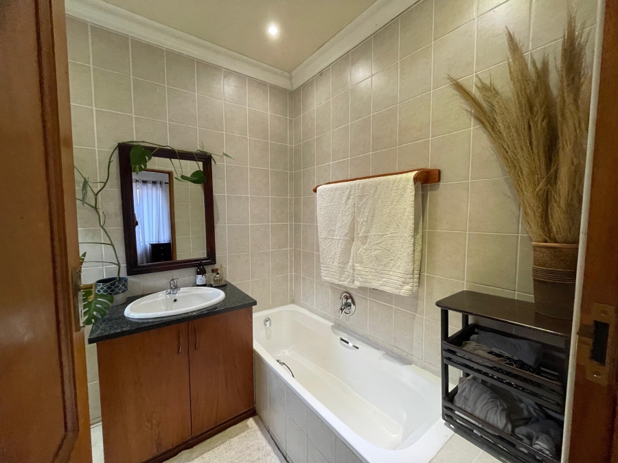 To Let 3 Bedroom Property for Rent in Birdwood Estate North West